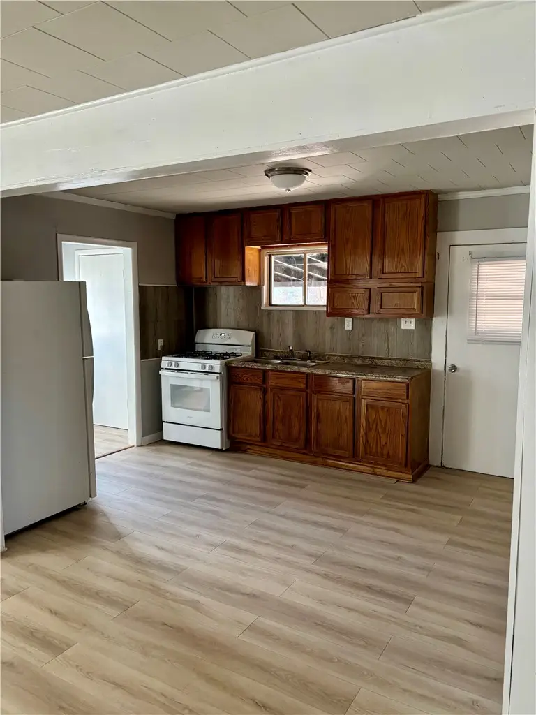 711 E Walnut, Paragould, AR 72450 - #3