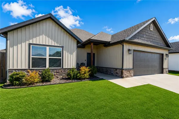 1010 Sunshine Court, Centerton, AR 72719