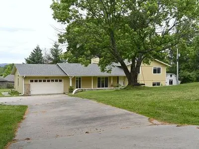 3601 W Weir Road, Fayetteville, AR 72704