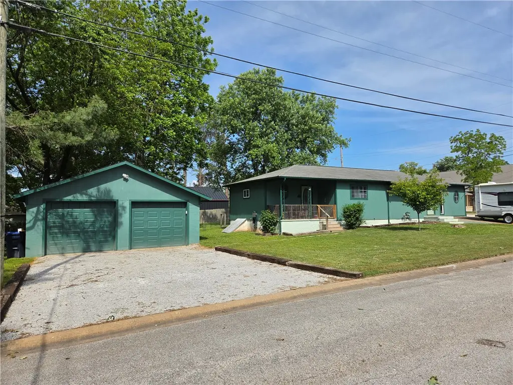 224 N Adams Street, Harrison, AR 72601 - #1