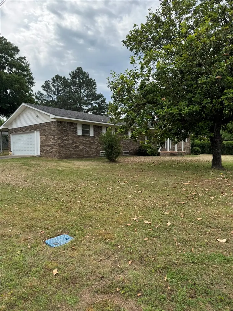 3104 N Frankfort Avenue, Russellville, AR 72802 - #3