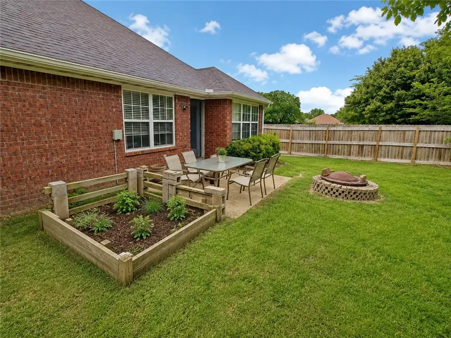 2600 Granny Smith Avenue, Springdale, AR 72764 - #2