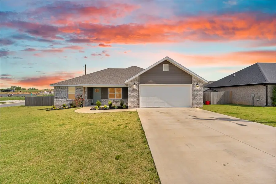 118 Brooke Street, Huntsville, AR 72740 - #2