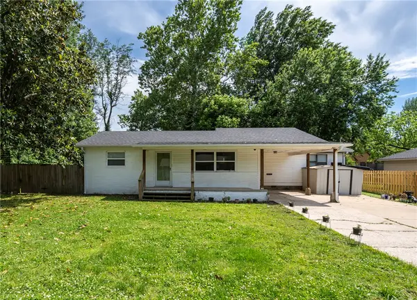 205 SE El Paso Street, Gravette, AR 72736