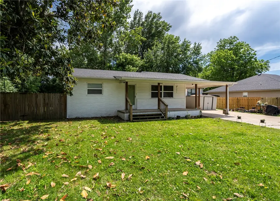 205 SE El Paso Street, Gravette, AR 72736 - #2