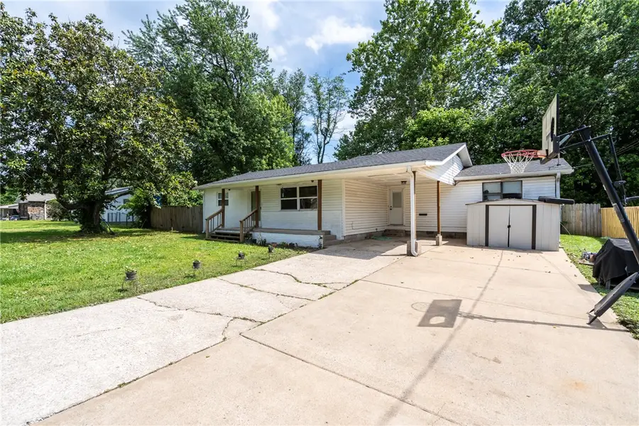 205 SE El Paso Street, Gravette, AR 72736 - #3