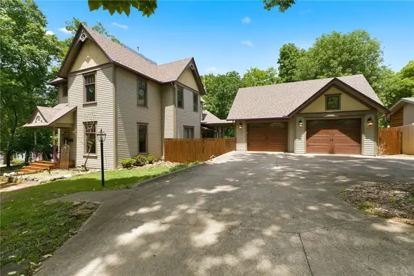 402 E Spring Street, Fayetteville, AR 72701