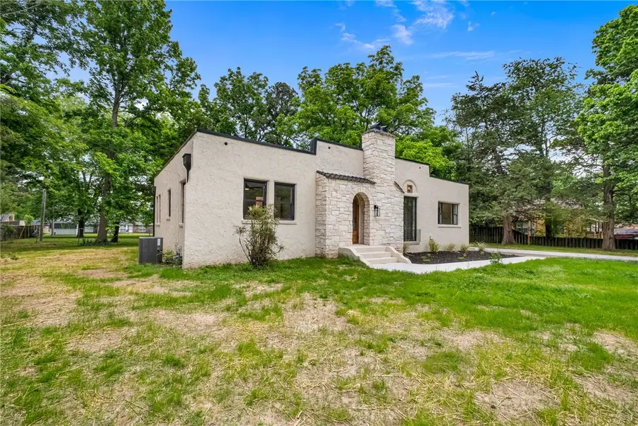 1400 W Emma Avenue, Springdale, AR 72764 - #2