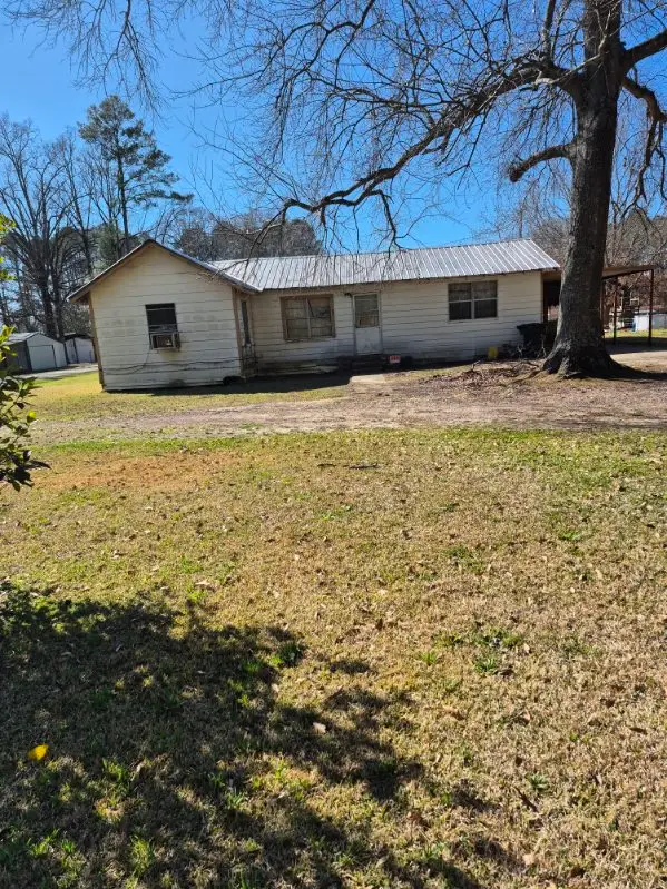 303 Western Auto Road, Crossett, AR 71635