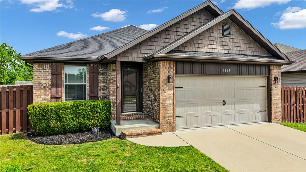 1203 W Cunningham Avenue, Rogers, AR 72758 - #1
