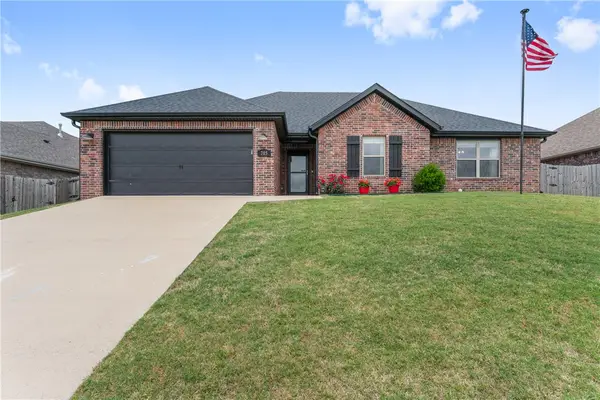 705 W Jillian Street, Siloam Springs, AR 72761