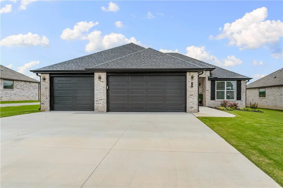 115 S Eagle Mountain Street, Prairie Grove, AR 72753 - #1