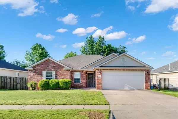 410 E Meadow Wood Lane, Rogers, AR 72758