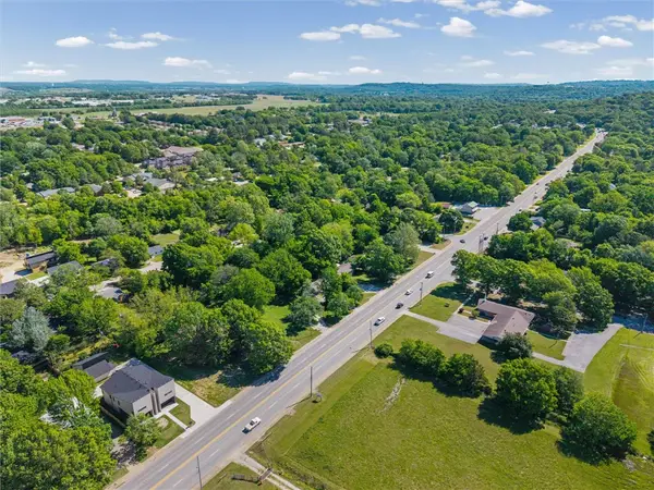 2460 Wedington Drive, Fayetteville, AR 72701