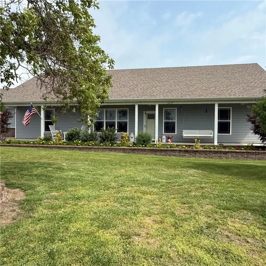 450 NW Holland Avenue, Gentry, AR 72734 - #2