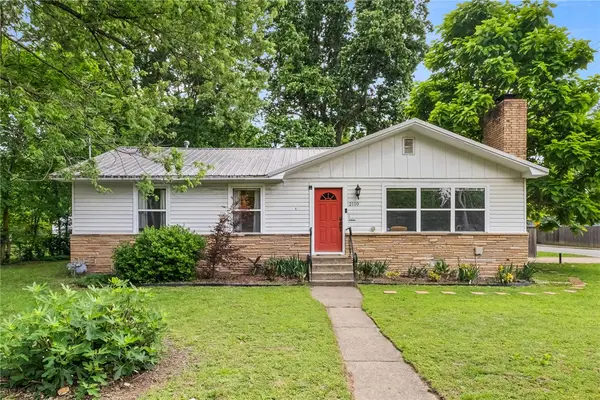 2110 W Holly Street, Fayetteville, AR 72703