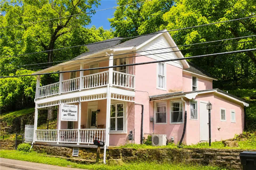 216 N Main Street, Eureka Springs, AR 72632 - #1