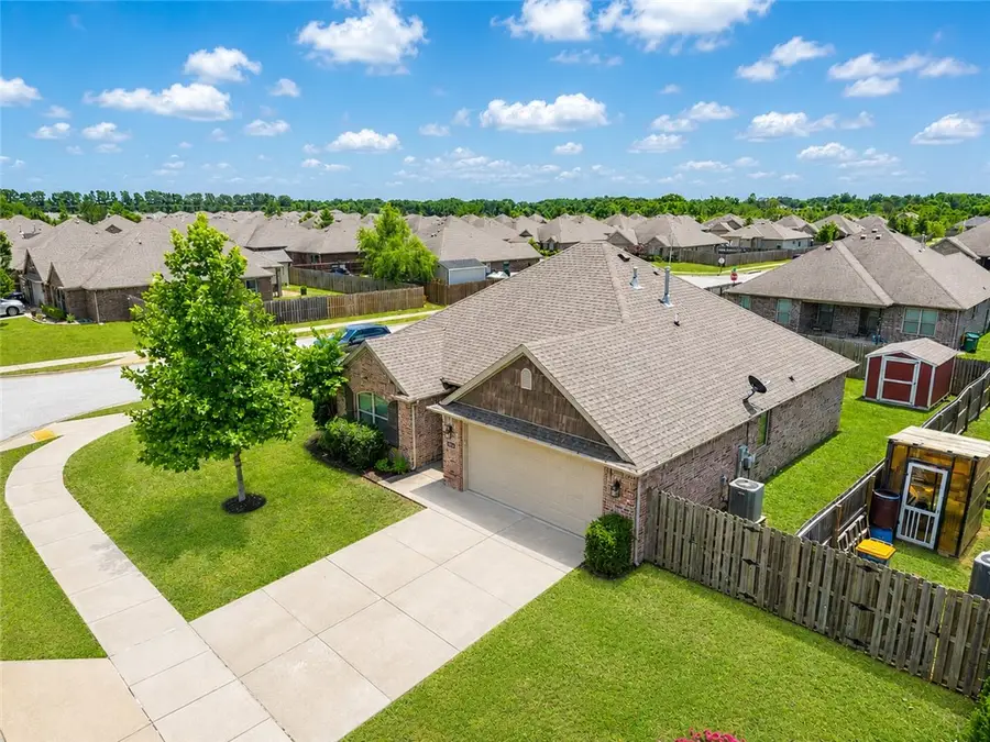 502 W Laurel Avenue, Rogers, AR 72758 - #2