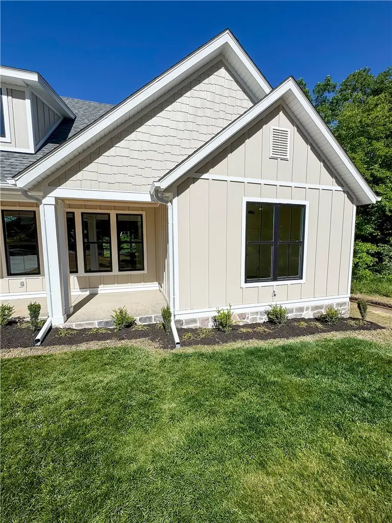 12 Dickenshire Drive, Bella Vista, AR 72714 - #2
