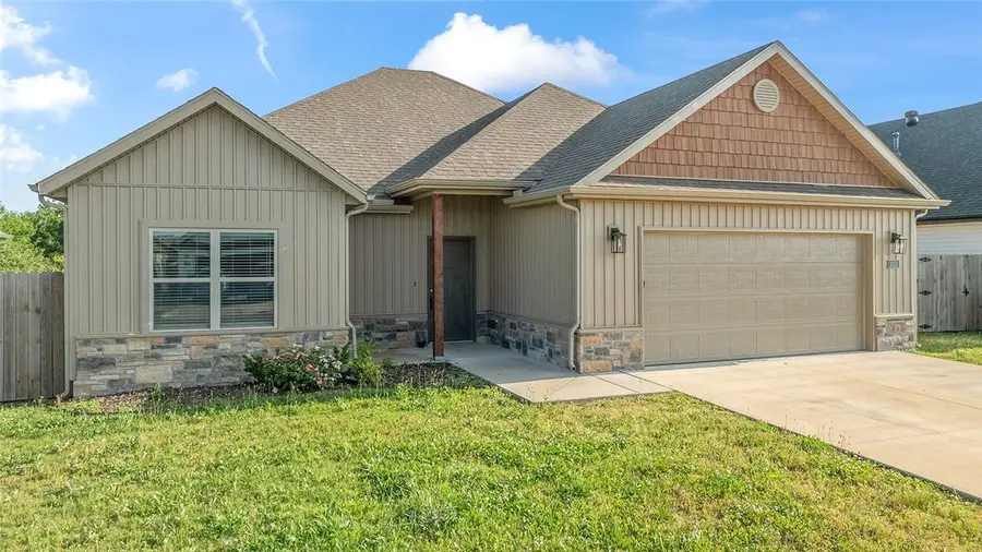 1031 Pebble Pass, Centerton, AR 72719 - #2