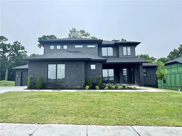 3807 SW Limelight Avenue, Bentonville, AR 72713