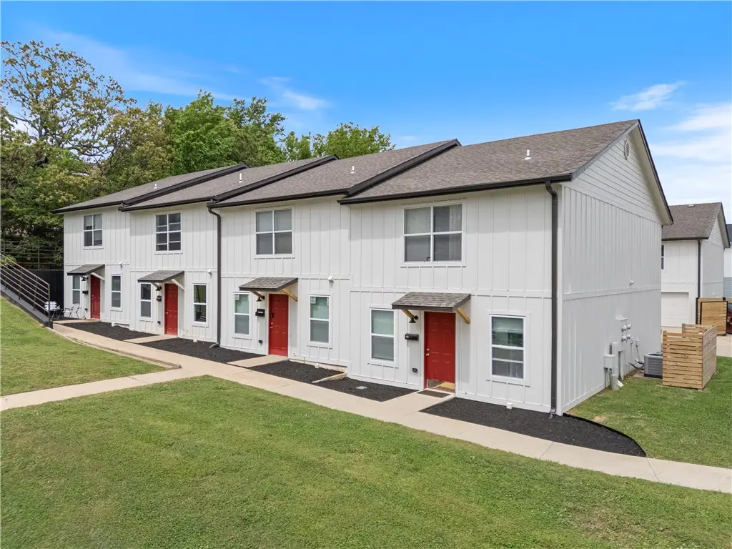950-956 Eagle & 825-831 Oakland Street, Fayetteville, AR 72701 - #1