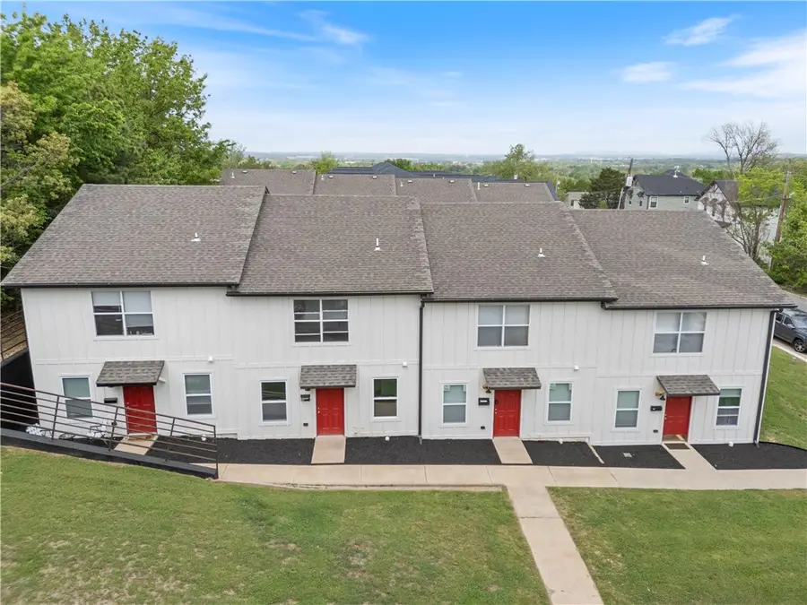 950-956 Eagle & 825-831 Oakland Street, Fayetteville, AR 72701 - #2