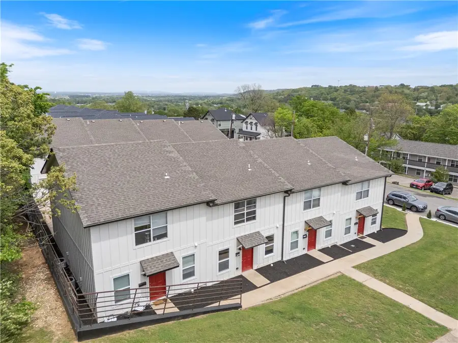 950-956 Eagle & 825-831 Oakland Street, Fayetteville, AR 72701 - #3