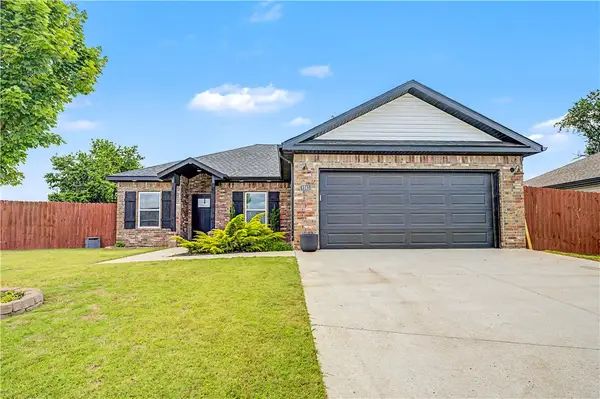 1141 Riverside Drive, Bentonville, AR 72713