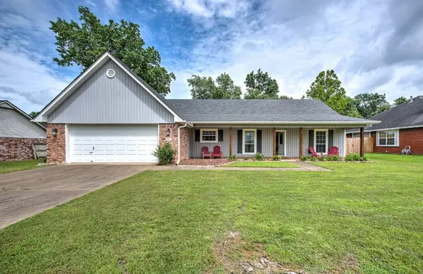 1305 N Cardinal Drive, Rogers, AR 72756