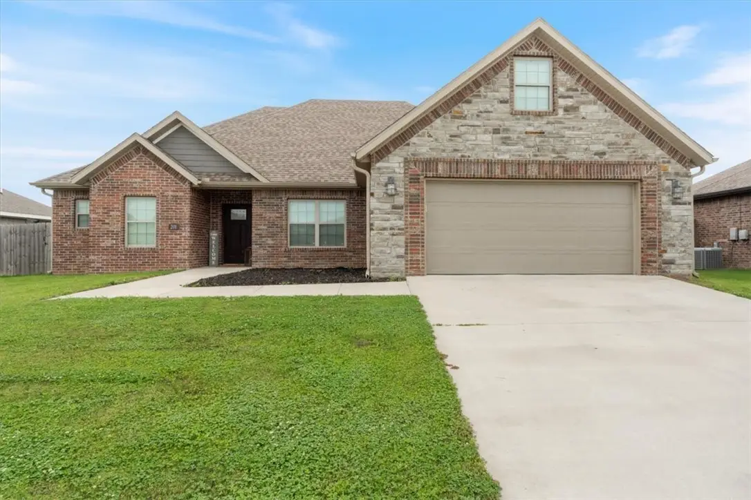 201 Pin Oak Street, Gentry, AR 72734 - #1