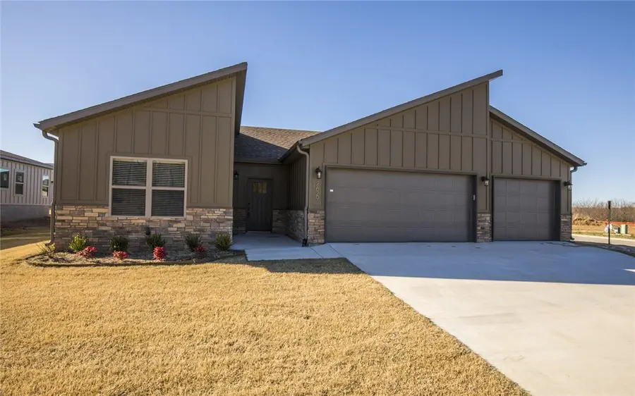 2629 N Justin Drive, Fayetteville, AR 72704 - #2