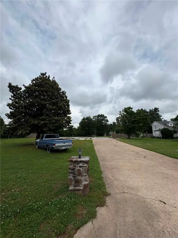 16524 Hickory Drive, Siloam Springs, AR 72761