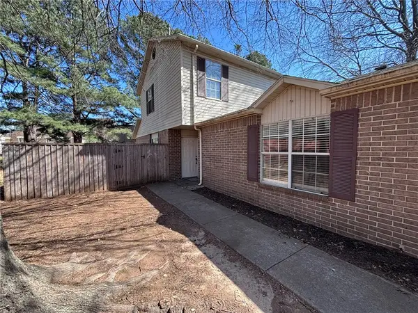 822 & 824 N Daisy Lane, Fayetteville, AR 72704