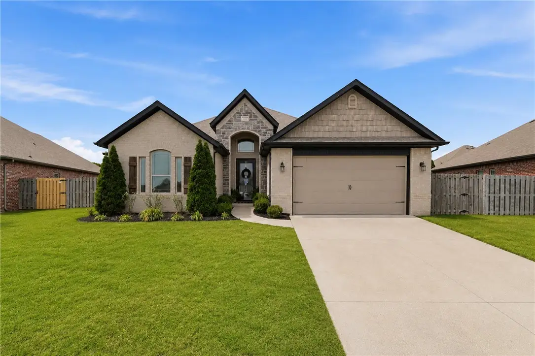 5611 W Alder Lane, Rogers, AR 72758 - #1