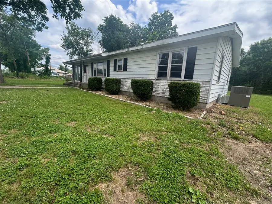 1002 1st Avenue, Gravette, AR 72736 - #3