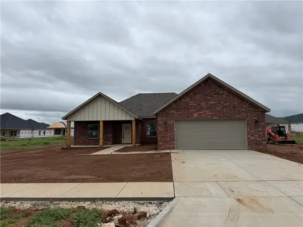 140 N Bloodhound Avenue, Farmington, AR 72730