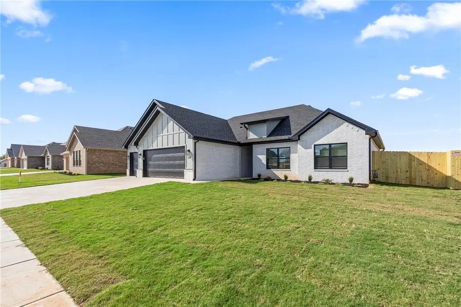 165 N Box Turtle Avenue, Farmington, AR 72730 - #2