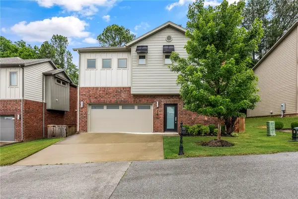 1466 N Desoto Place, Fayetteville, AR 72703