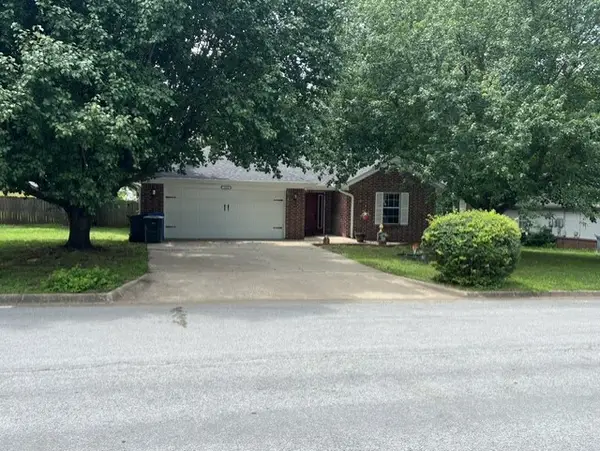 1655 Desarc Way, Fayetteville, AR 72704