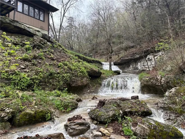 148 County Road 155, Eureka Springs, AR 72632