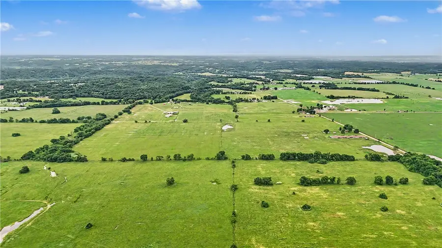 9858 State Line Road, Maysville, AR 72747 - #3