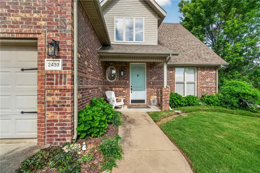 2433 N Hidden Creek Drive, Fayetteville, AR 72704 - #2