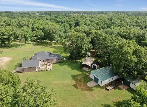 23519 Van Fleet Road, Siloam Springs, AR 72761