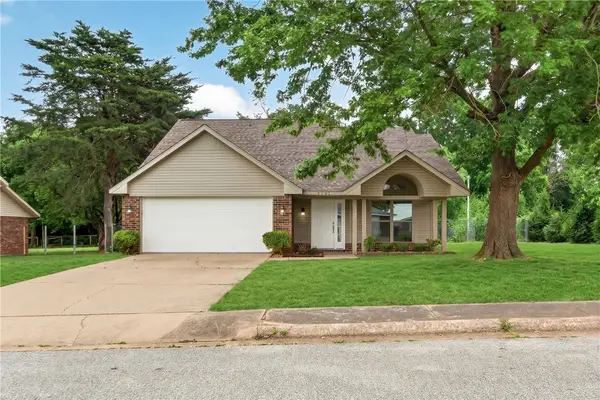 5765 Walden Street, Lowell, AR 72745