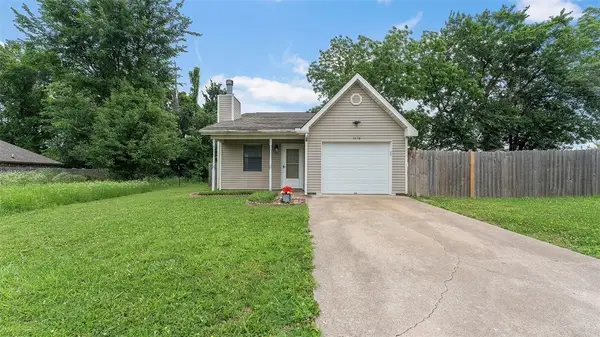 1456 Love Lane, Gentry, AR 72734