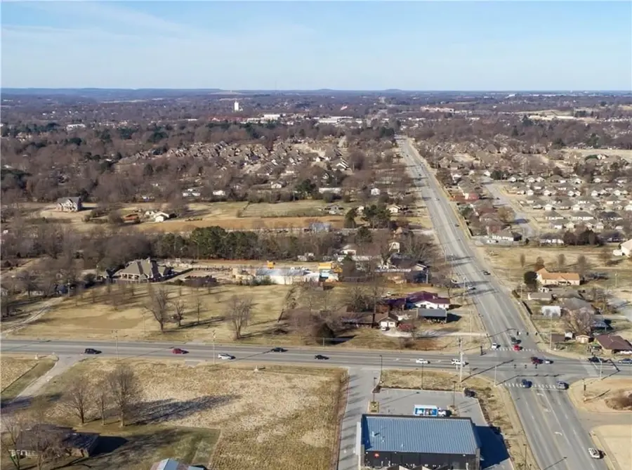 3722 Old Missouri Road, Springdale, AR 72764 - #2