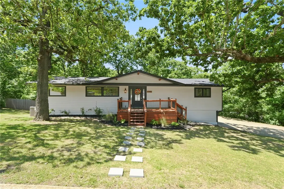 1143 N Oak Drive, Fayetteville, AR 72701 - #1