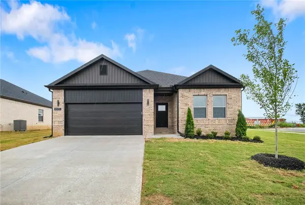 1300 NW 15th Street, Highfill, AR 72734