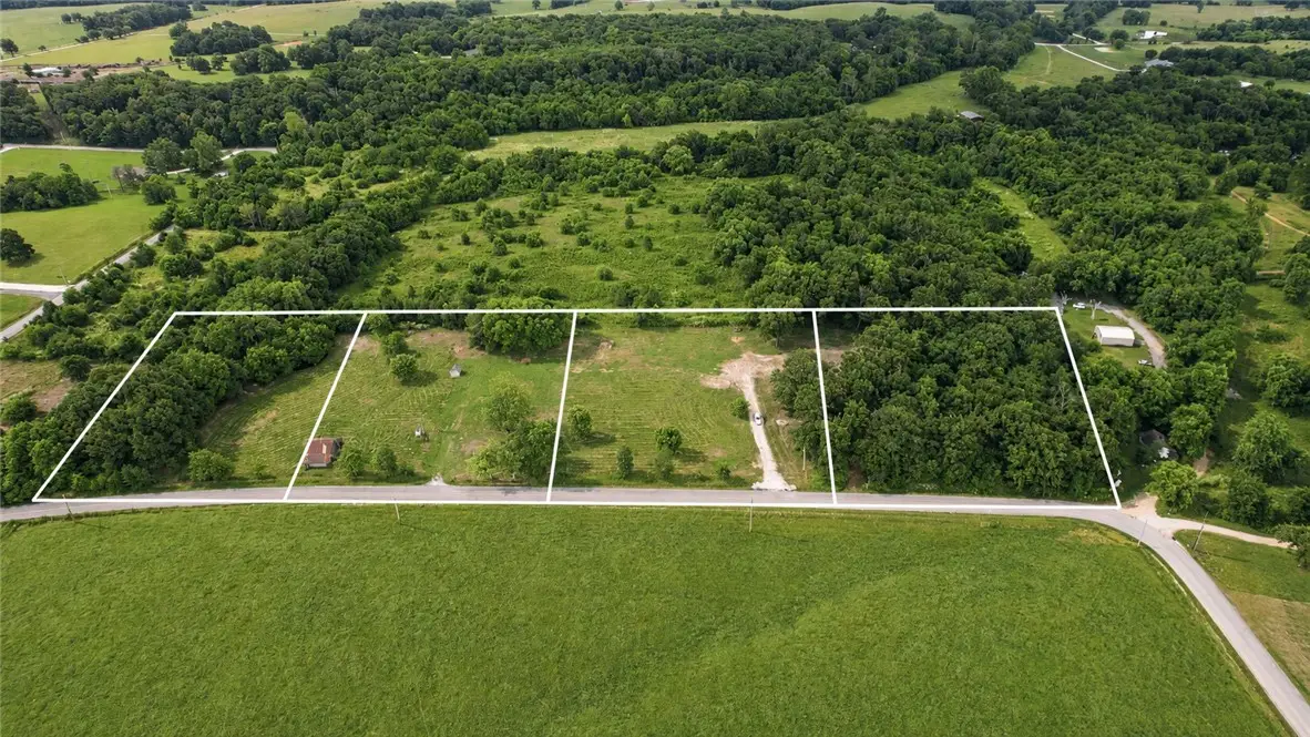 511 NW Cowan Avenue, Gentry, AR 72734 - #1